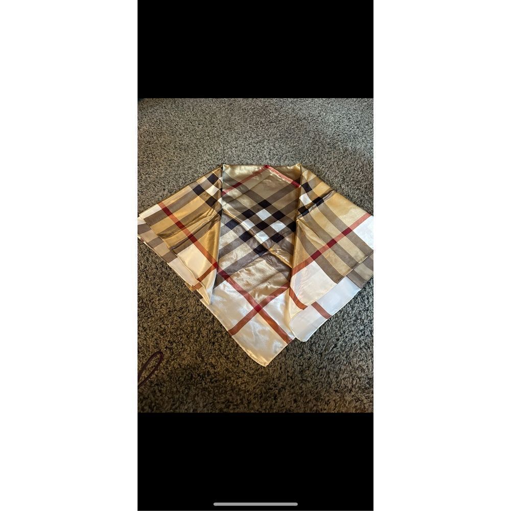 Beautiful plaid scarf/ shawl/whatever - Picture 3 of 13